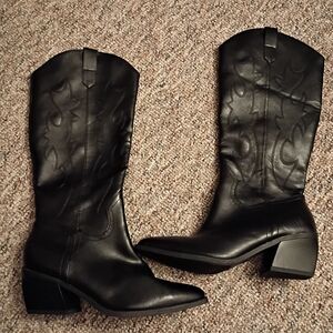 Elegant Black Heeled Boots